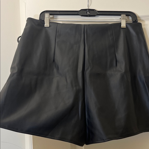 NWT T.J.Maxx Black Faux Leather Skort - Picture 3 of 7